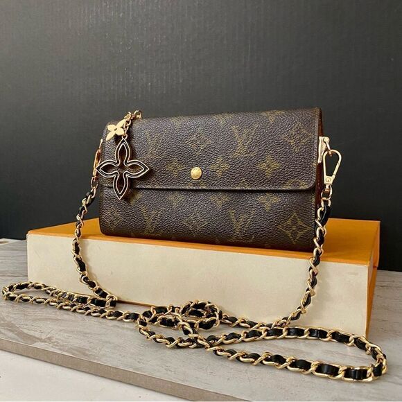 LOUIS VUITTON Monogram Sarah Wallet to Shoulder Bag 💼 W17 - Picture 1 of 14